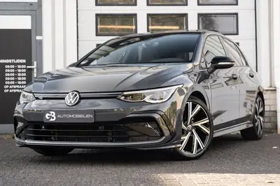Volkswagen Golf 1.5 eTSI R-Line PANO-Camera-IQ Light uit 2021