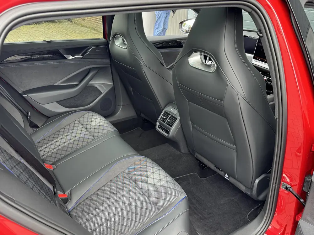 Volkswagen Passat Variant 1.5 eTSI R-LINE BUSINESS I WINTERP uit 2024, foto 12