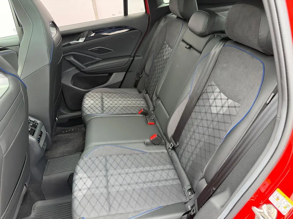 Volkswagen Tiguan 1.5 eTSI R-Line Edition | Pano | 360 Camer uit 2024, foto 10