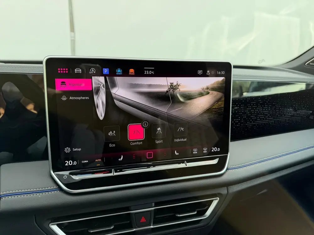 Volkswagen Tiguan 1.5 eTSI R-Line Edition | Pano | 360 Camer uit 2024, foto 16