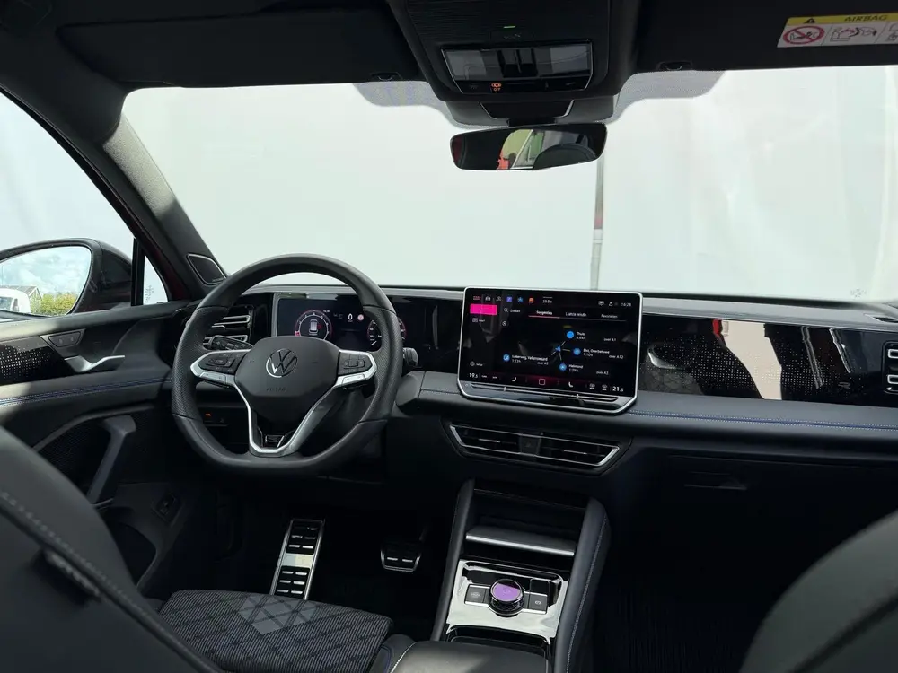 Volkswagen Tiguan 1.5 eTSI R-Line Edition | Pano | 360 Camer uit 2024, foto 3