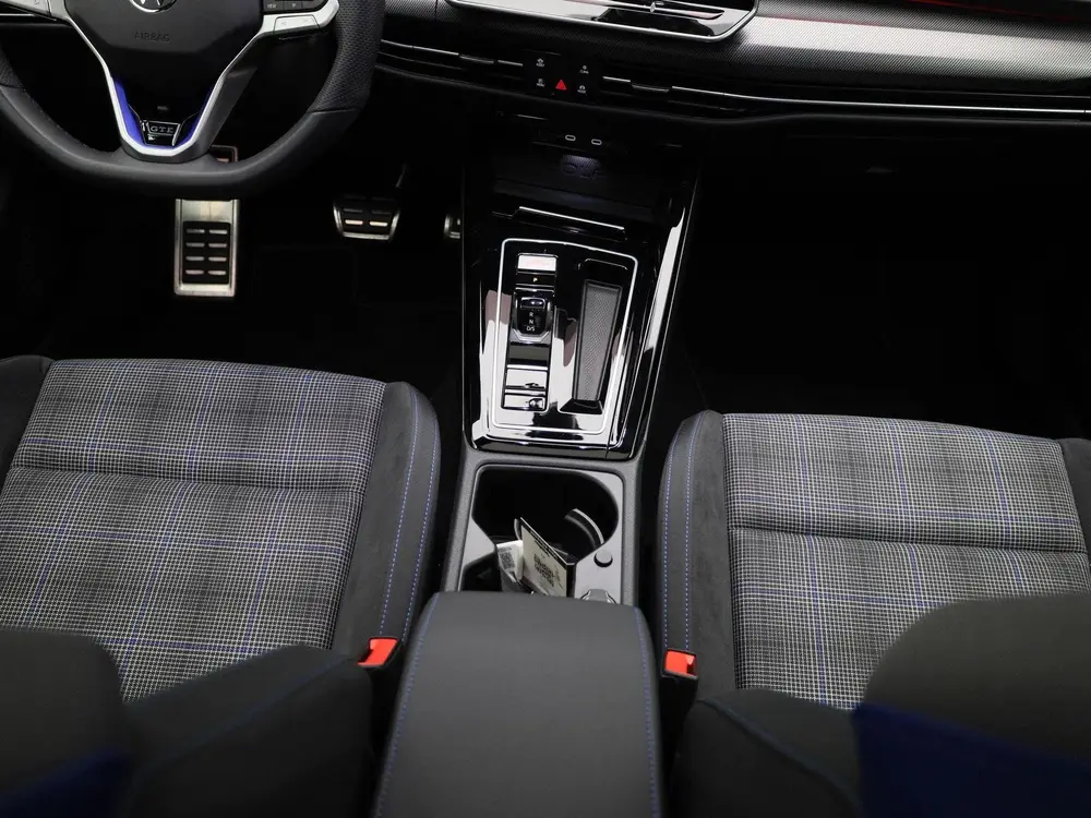 Volkswagen Golf 1.5 eHybrid GTE | Automaat | Panoramadak | N uit 2024, foto 10