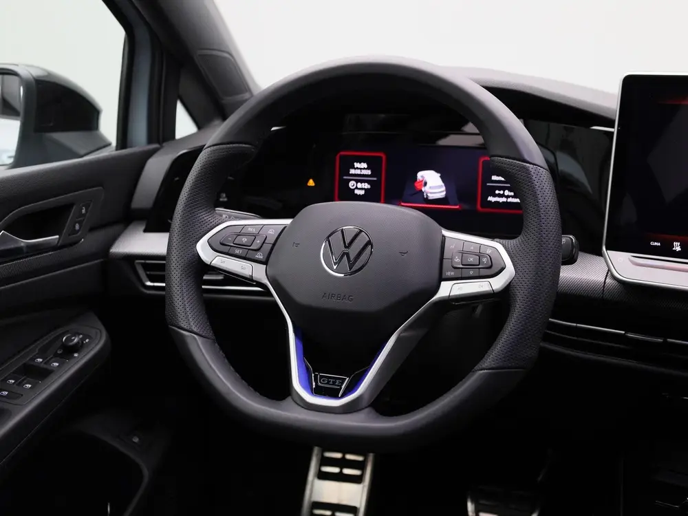 Volkswagen Golf 1.5 eHybrid GTE | Automaat | Panoramadak | N uit 2024, foto 11