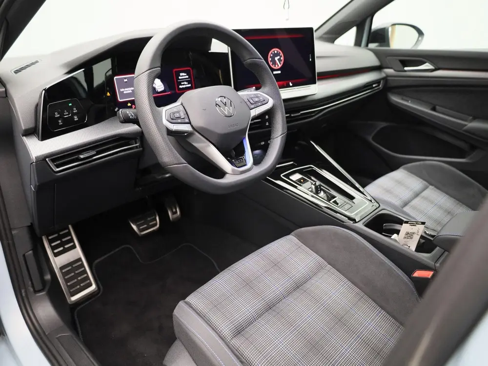 Volkswagen Golf 1.5 eHybrid GTE | Automaat | Panoramadak | N uit 2024, foto 17