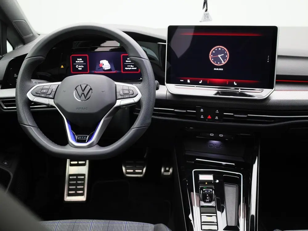 Volkswagen Golf 1.5 eHybrid GTE | Automaat | Panoramadak | N uit 2024, foto 3