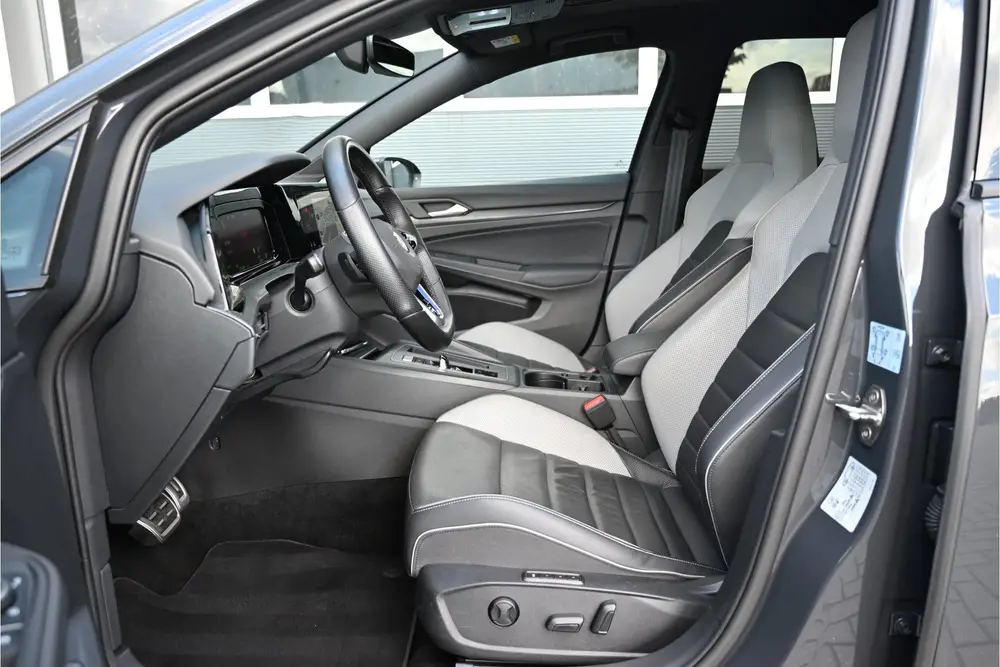 Volkswagen Golf 1.4 GTE 245 PK / PANO / LEDER / MEMORY / CAM uit 2020, foto 3