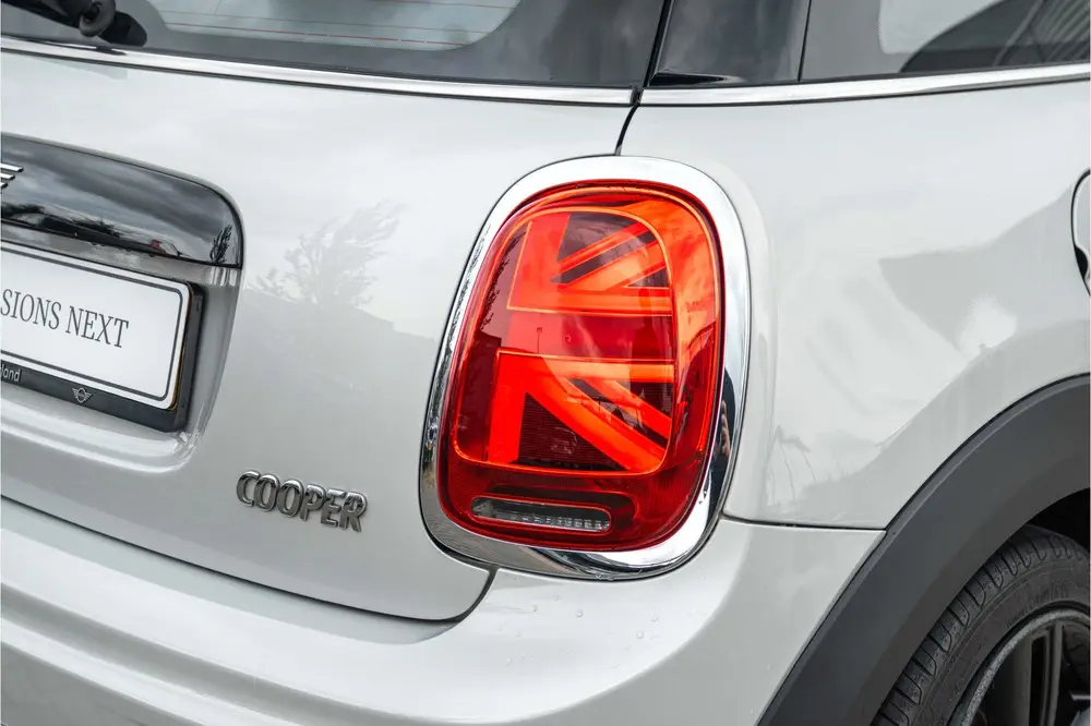 Mini Hatchback Cooper JCW / JCW Sportstoel / Comfort Access uit 2019, foto 13
