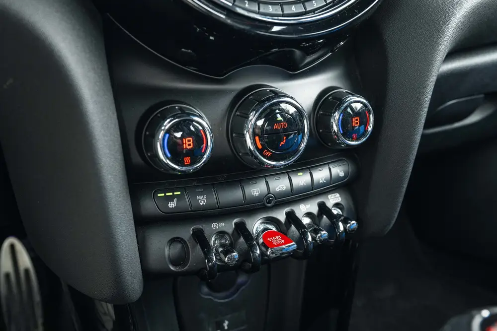 Mini Hatchback Cooper JCW / JCW Sportstoel / Comfort Access uit 2019, foto 15