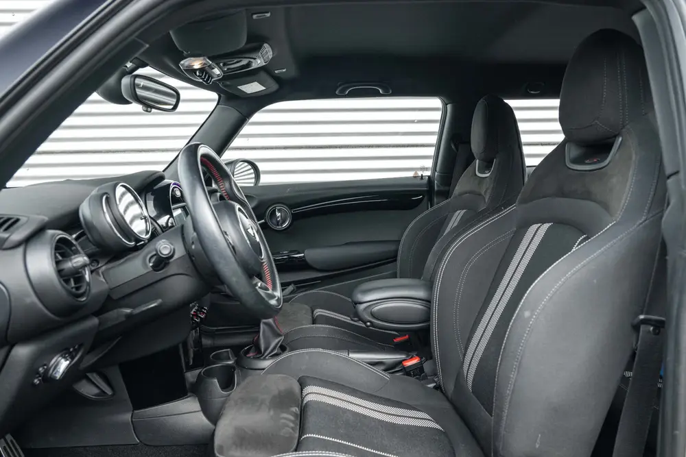 Mini Hatchback Cooper JCW / JCW Sportstoel / Comfort Access uit 2019, foto 4