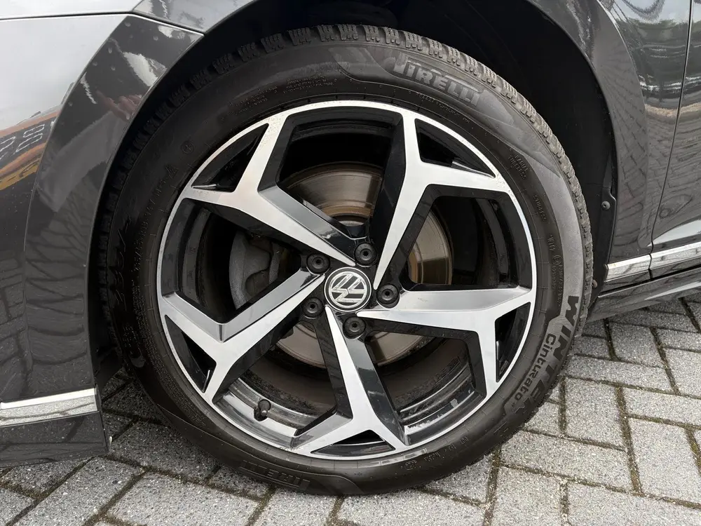 Volkswagen Passat Variant 2.0 TSI R-Line Business + | Trekha uit 2021, foto 2