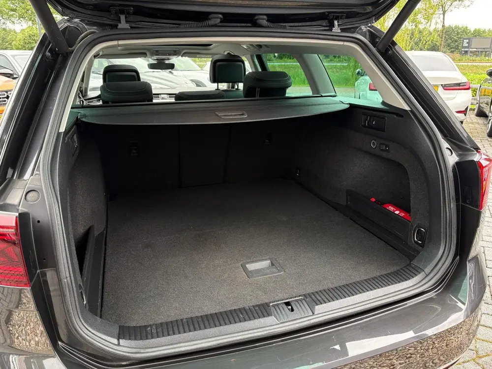 Volkswagen Passat Variant 2.0 TSI R-Line Business + | Trekha uit 2021, foto 7