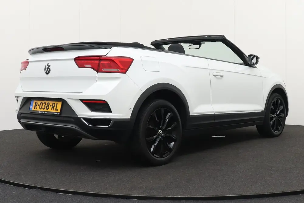 Volkswagen T-Roc Cabrio 116 PK BlackLine Camera Adap.Cruise uit 2020, foto 2