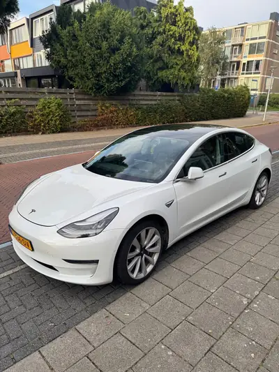 Tesla Model 3 2019 – €13.750 ex Vat— 305.000 km – 425+ km –Accu 84% uit 2019