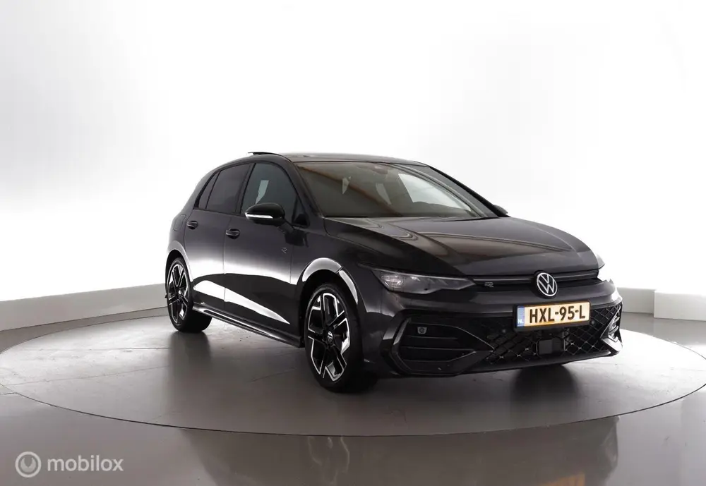 Volkswagen Golf 1.5 eTSI 150PK R-Line Edition Black Style fa uit 2024, foto 2