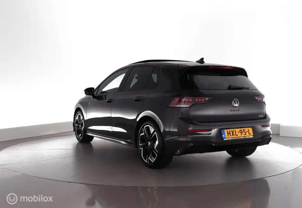 Volkswagen Golf 1.5 eTSI 150PK R-Line Edition Black Style fa uit 2024, foto 5