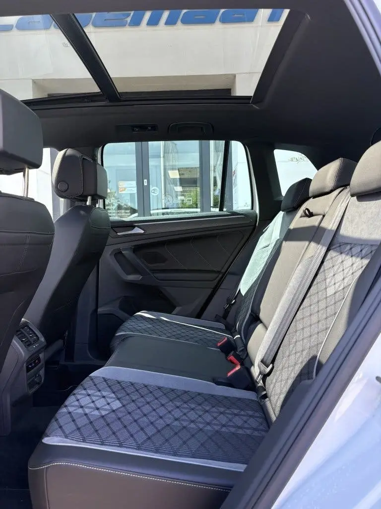 Volkswagen Tiguan R-Line eHybrid | Camera | Panoramadak | IQ uit 2022, foto 12