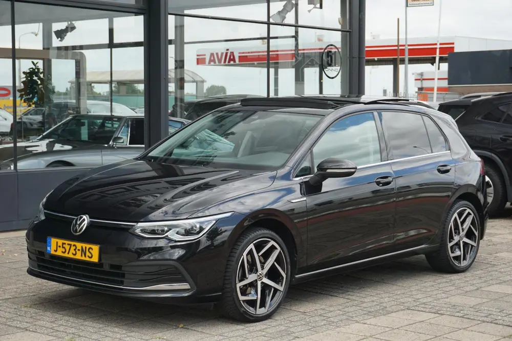 Volkswagen Golf 1.5 eTSI Style | PANO | ACC uit 2020