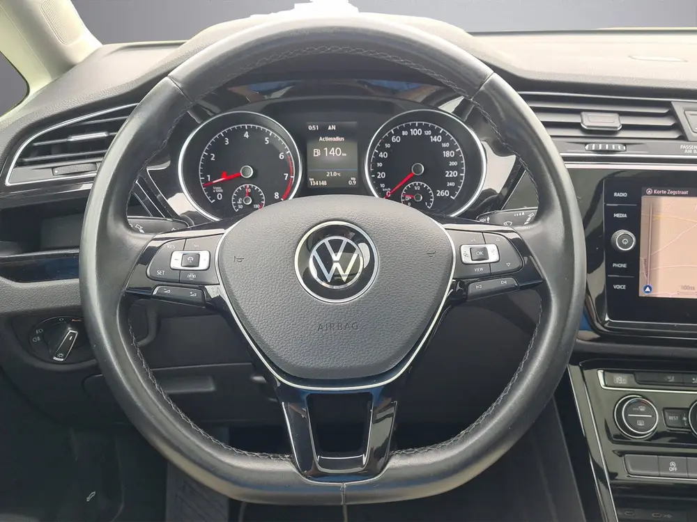 Volkswagen Touran 1.5TSI HIGHLINE 7p. MET ECC NAVIG PANO AND uit 2021, foto 13