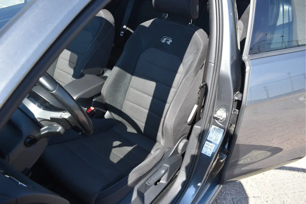 Volkswagen Golf 2.0 TSI 4Motion R 301PK Climate | LM Velgen uit 2019, foto 17
