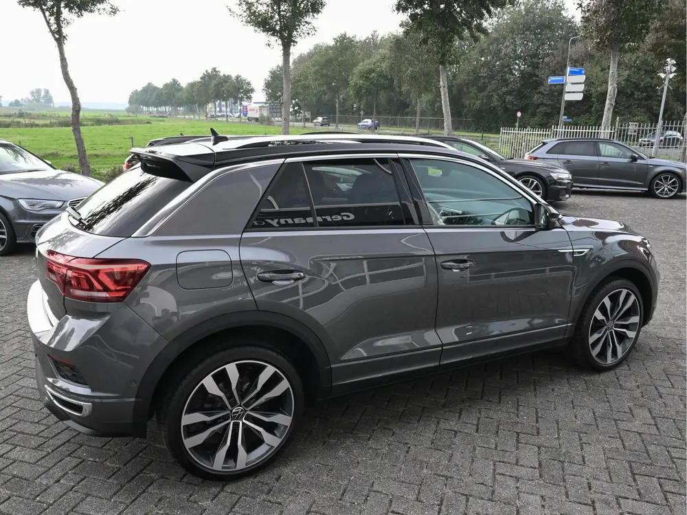Volkswagen T-Roc 1.5TSI 150pk R-Line Pano Trekh LED 19-Inch uit 2020, foto 19