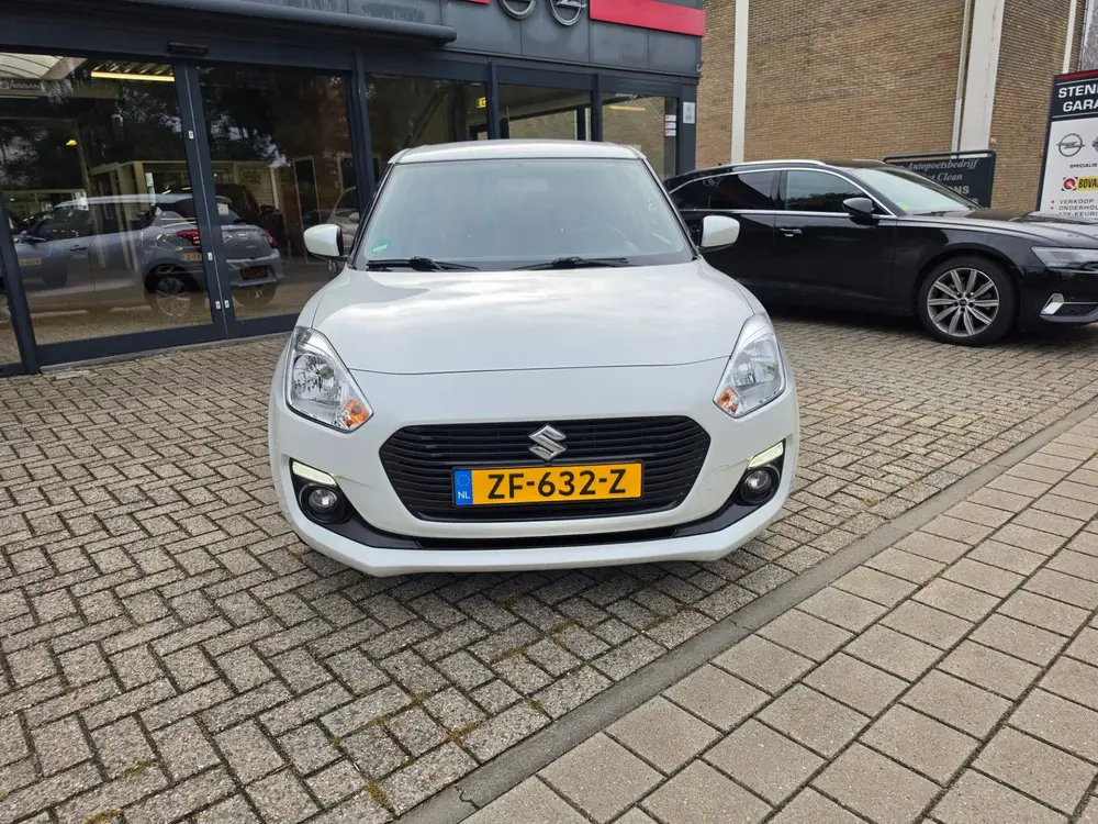 Suzuki Swift 1.2 Select uit 2019, foto 2