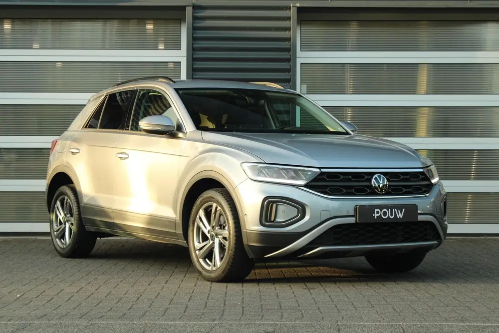 Volkswagen T-Roc 1.0 TSI 110pk Life 75 Edition | Allseason B uit 2022, foto 10