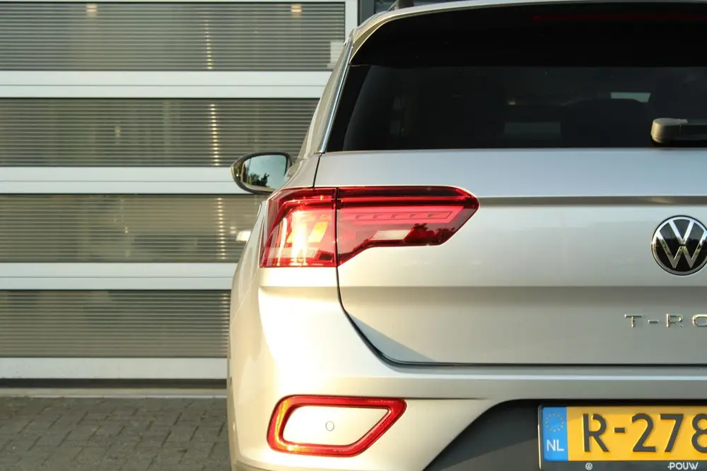 Volkswagen T-Roc 1.0 TSI 110pk Life 75 Edition | Allseason B uit 2022, foto 12