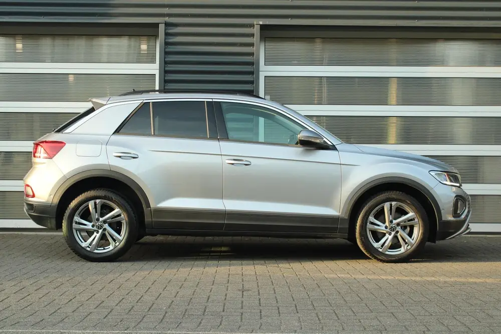 Volkswagen T-Roc 1.0 TSI 110pk Life 75 Edition | Allseason B uit 2022, foto 3