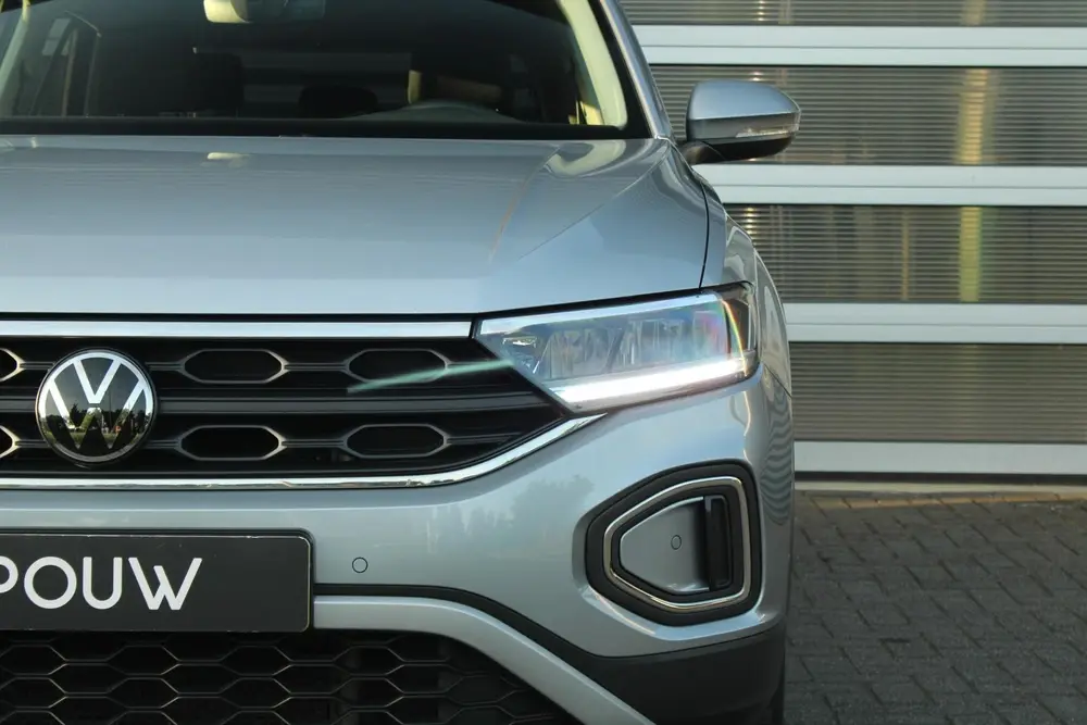 Volkswagen T-Roc 1.0 TSI 110pk Life 75 Edition | Allseason B uit 2022, foto 9