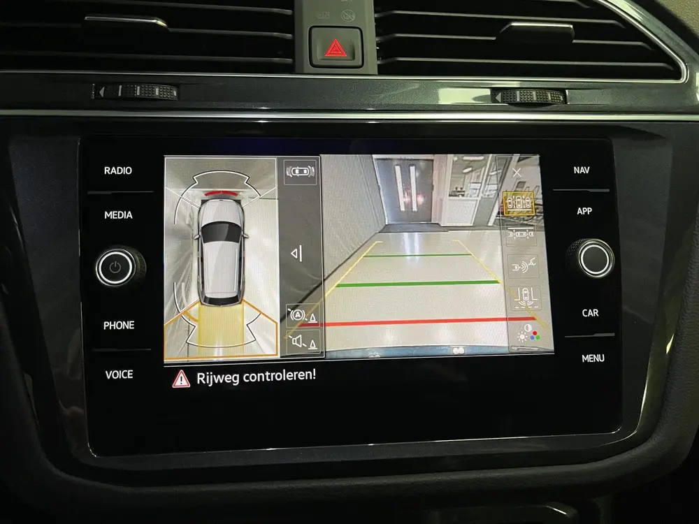 Volkswagen Tiguan 1.4 TSI eHybrid R-Line Business+ FABRIEKSG uit 2023, foto 18