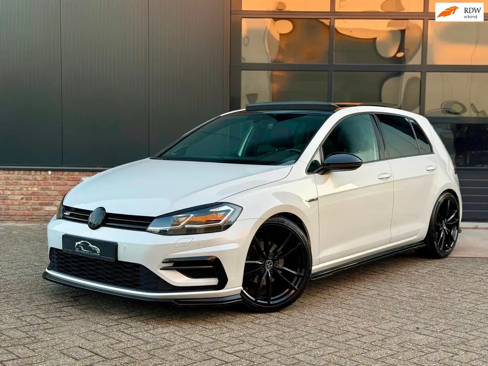 Volkswagen Golf 1.5 TSI Highline R-Line 150pk Pano/Virtual/K uit 2019