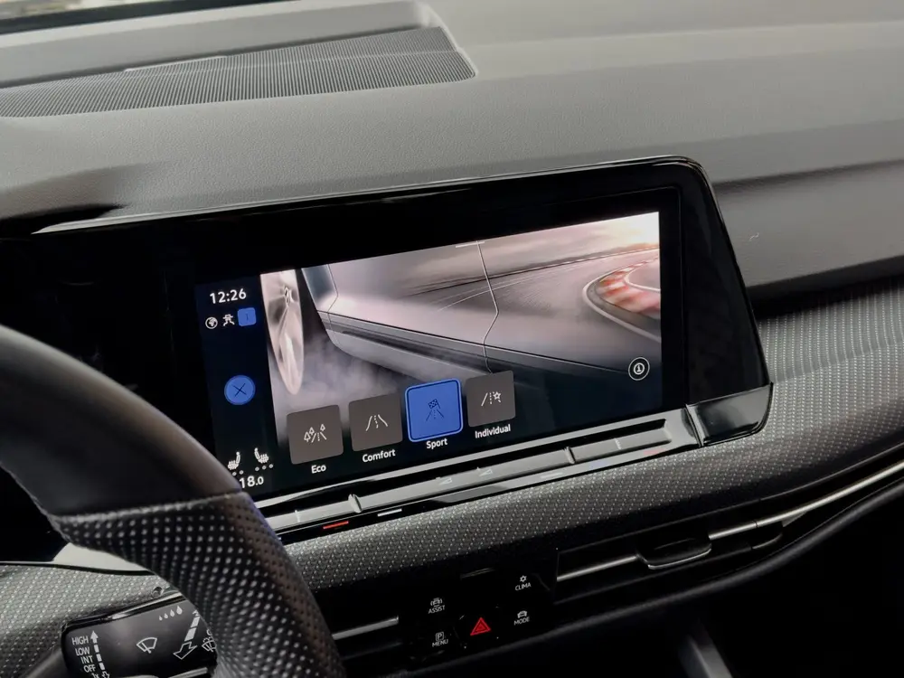 Volkswagen Golf 1.5 eTSI AUT7 R-LINE+ SPORT-INT NAVI CAMERA uit 2022, foto 16
