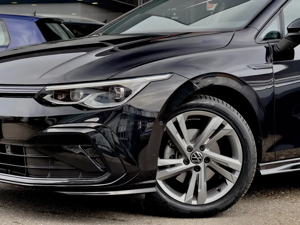 Volkswagen Golf 1.5 eTSI AUT7 R-LINE+ SPORT-INT NAVI CAMERA uit 2022, foto 17