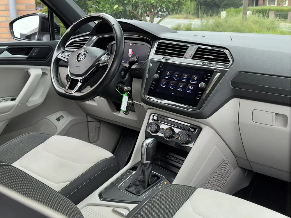 Volkswagen Tiguan 1.5 TSI AUT7 2X R-LINE DESIGNO-INT NAVI DI uit 2020, foto 2