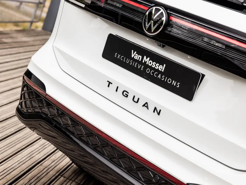 Volkswagen Tiguan 1.5 eHybrid R-Line Edition | PANORAMA/SCHU uit 2025, foto 17