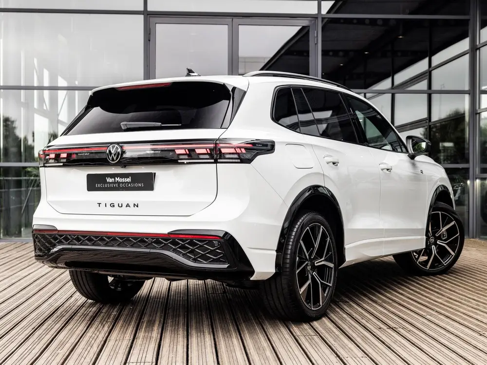 Volkswagen Tiguan 1.5 eHybrid R-Line Edition | PANORAMA/SCHU uit 2025, foto 6
