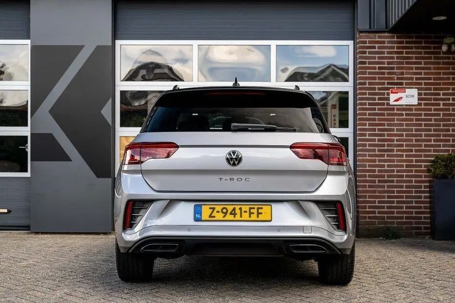 Volkswagen T-Roc 1.5 TSI R-Line | Panorama | IQ Drive ACC | uit 2023, foto 2