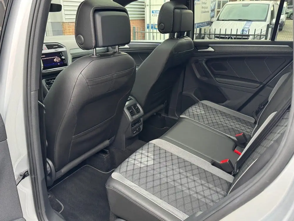 Volkswagen TIGUAN 1.4TSI eHybride 245pk R-Line business Blac uit 2022, foto 13