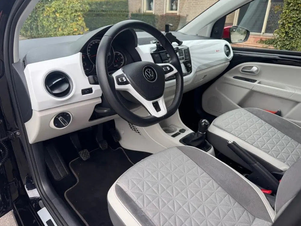 Volkswagen UP 1.0 BEATS 5-drs DAB Radio Lane Assist uit 2020, foto 10