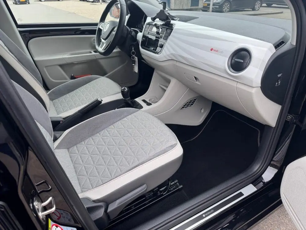 Volkswagen UP 1.0 BEATS 5-drs DAB Radio Lane Assist uit 2020, foto 13