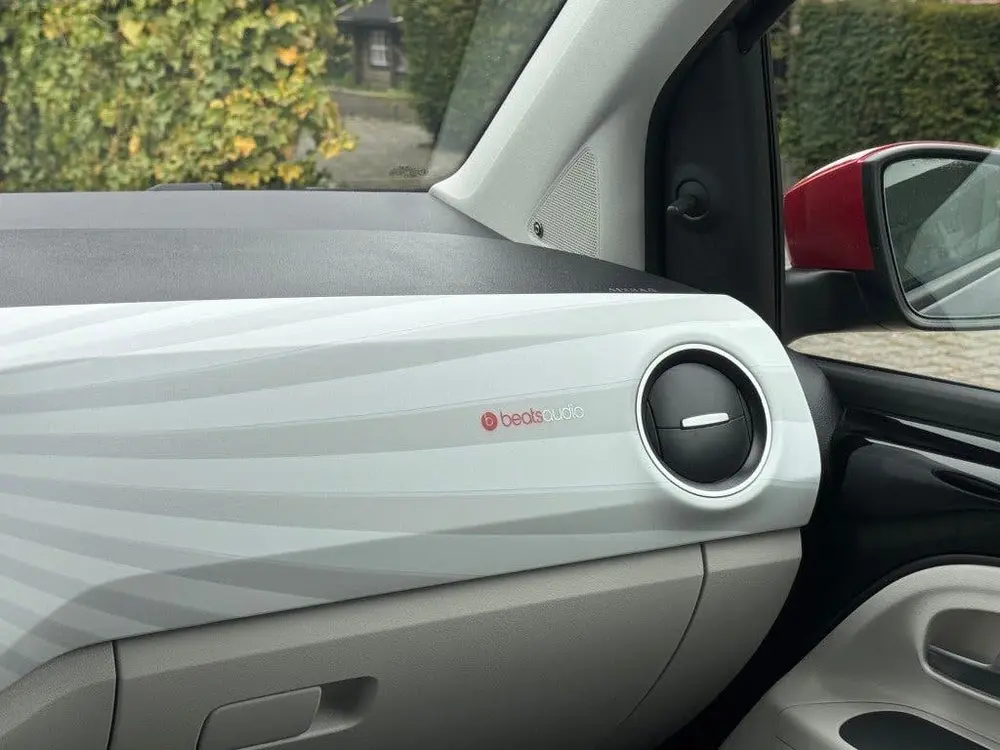 Volkswagen UP 1.0 BEATS 5-drs DAB Radio Lane Assist uit 2020, foto 17