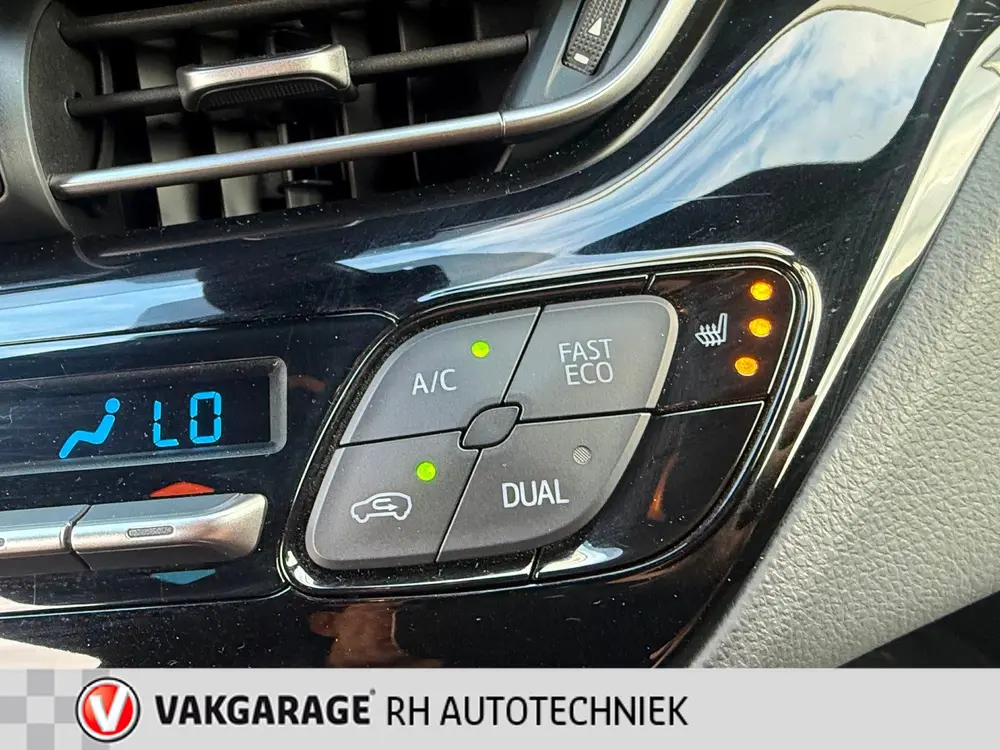 Toyota C-Hr 1.8 Hybrid Dynamic uit 2019, foto 19
