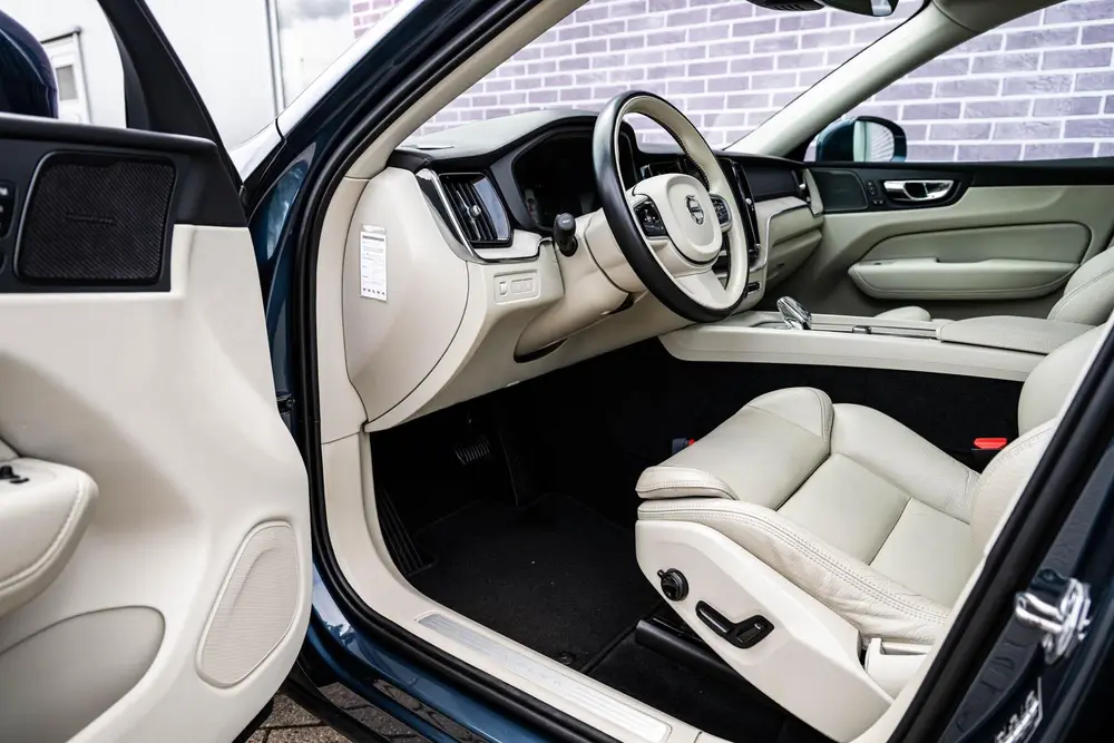 Volvo XC60 2.0 T8 Twin Engine AWD Inscription | Harman/Kardo uit 2019, foto 18