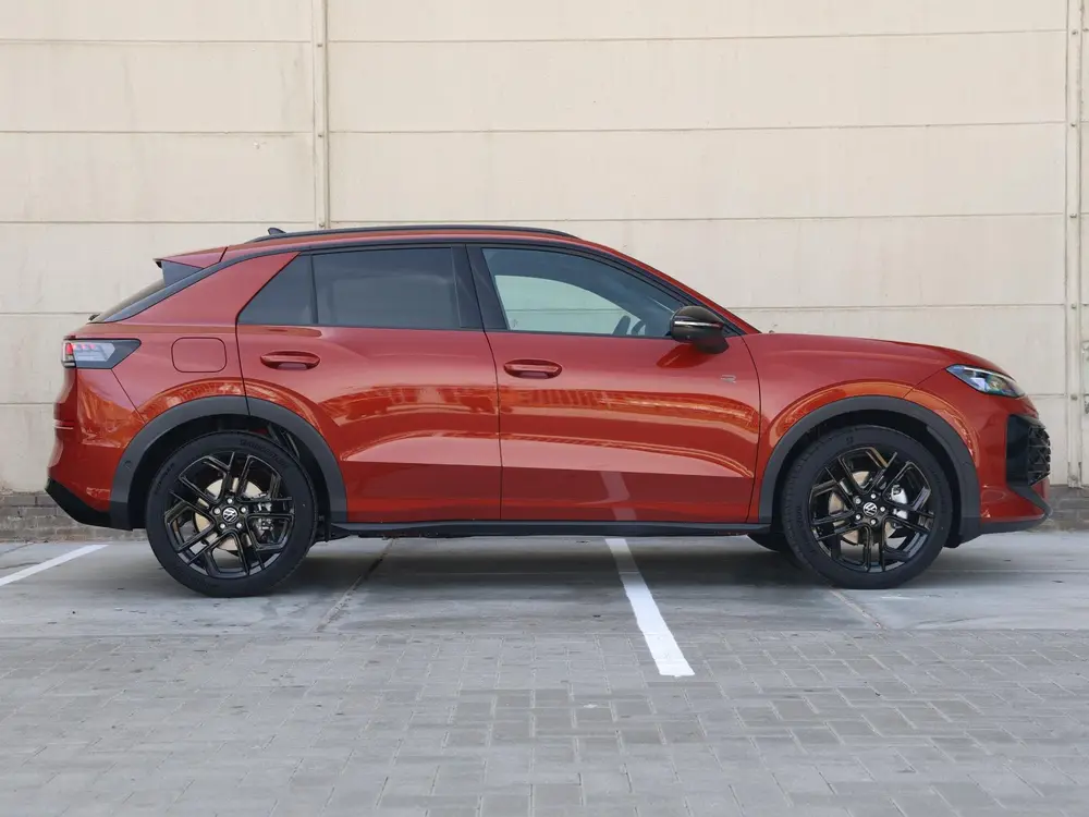 Volkswagen T-Roc R-Line First Edition 1.5 eTSI 150 PK | Navi uit 2026, foto 2