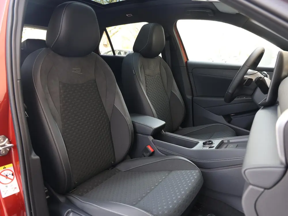 Volkswagen T-Roc R-Line First Edition 1.5 eTSI 150 PK | Navi uit 2026, foto 8