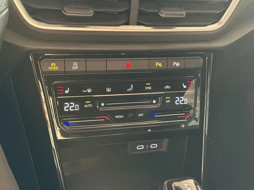 Volkswagen T-Roc 1.5 TSI Sport Business R panoramadak uit 2022, foto 12