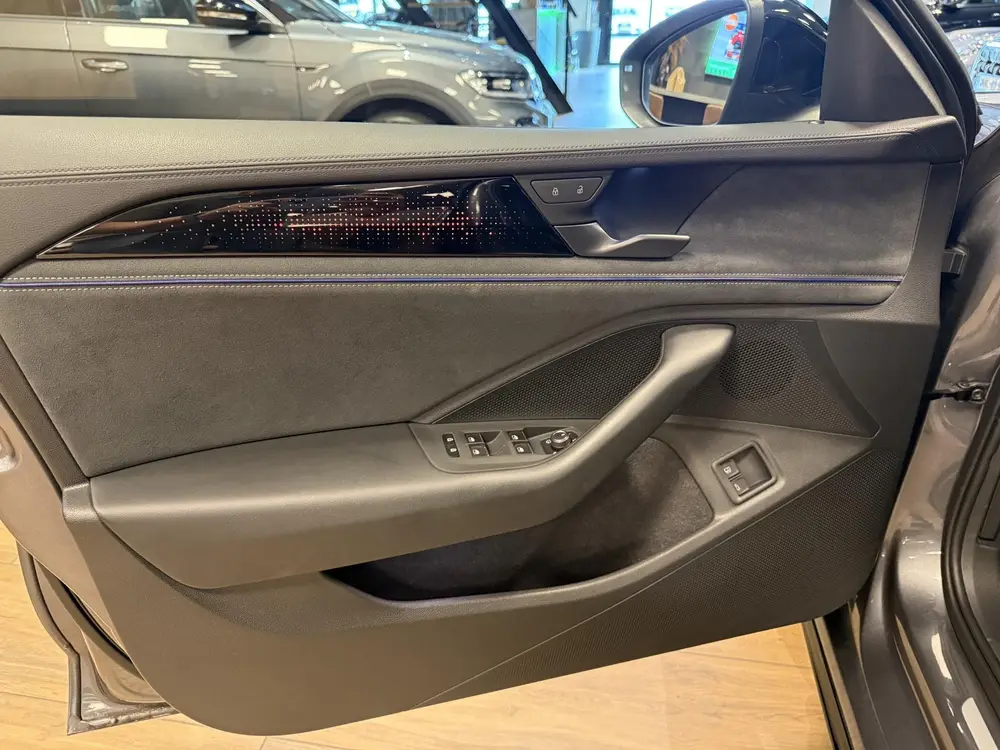 Volkswagen Passat Variant 1.5 eTSI R-Line Edition PHEV|PANO| uit 2025, foto 19