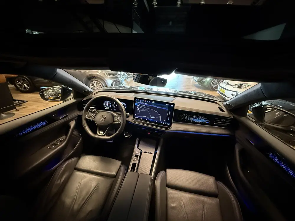 Volkswagen Passat Variant 1.5 eTSI R-Line Edition PHEV|PANO| uit 2025, foto 4