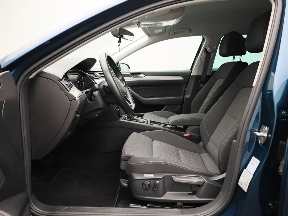 Volkswagen Passat Variant 2.0 TDI 90kW DSG Style Business AU uit 2022, foto 11