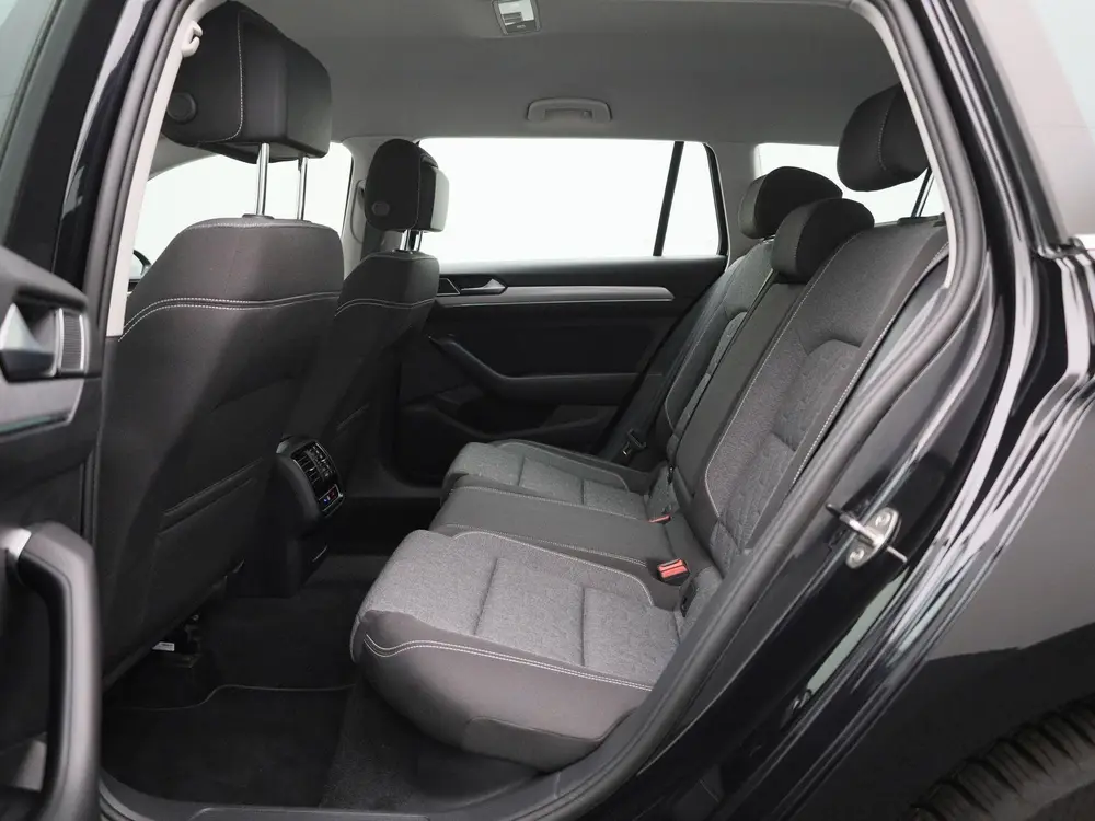 Volkswagen Passat Variant 2.0 TDI Elegance Business R AUTOMA uit 2023, foto 12